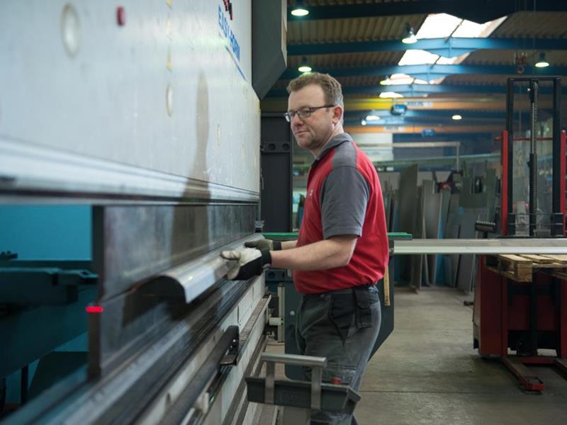 Worker for the bending machine (M / F /D)